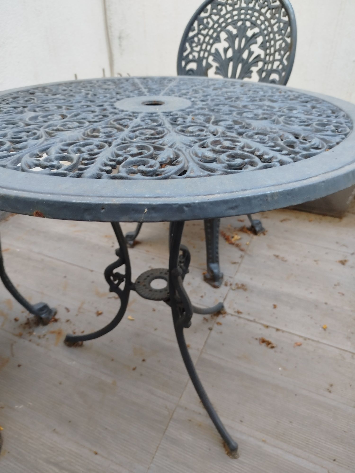 Cadeiras e mesa de jardim