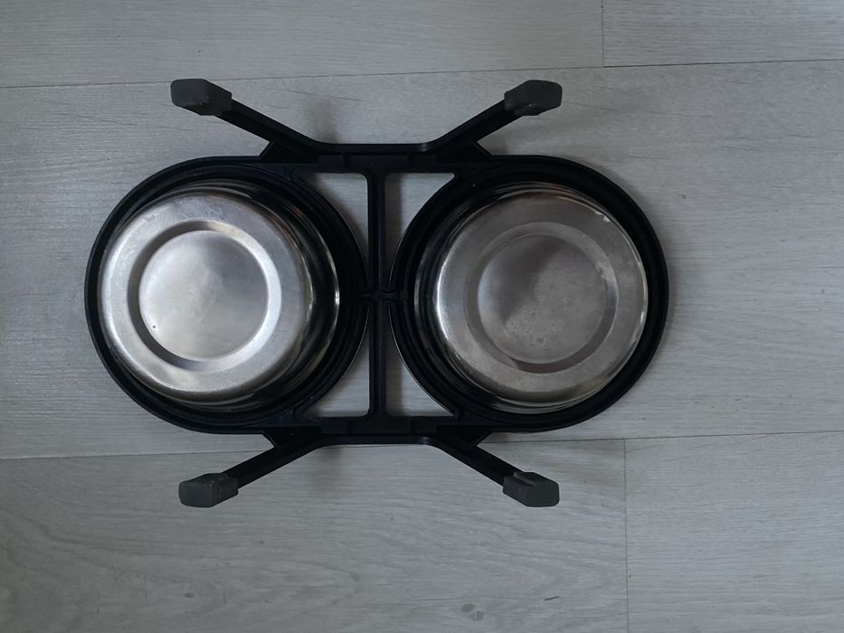 Miski metalowe na stojaku dla psa lub kota po  0,4l