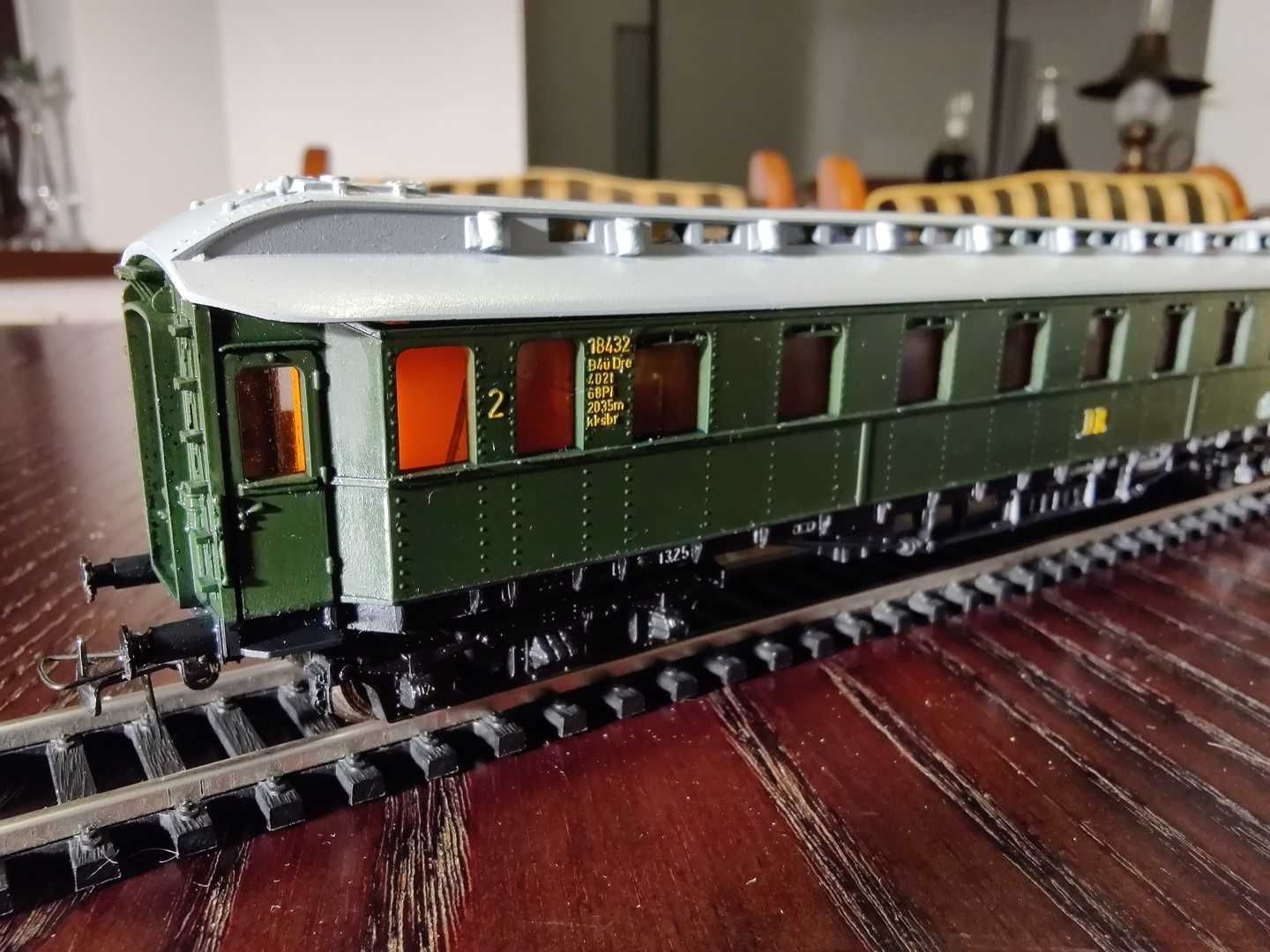 SCHICHT H0 (PIKO) model 426/936 wagon osobowy oświetlony