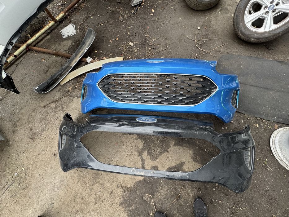 Передній бампер Ford Kuga Escape mk4