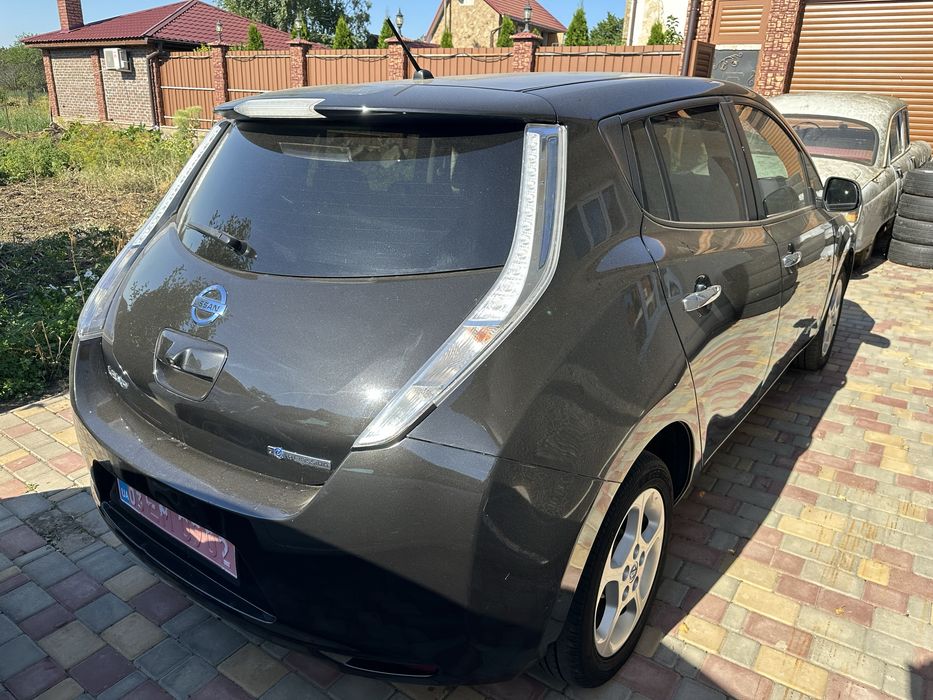Продам Nissan Leaf