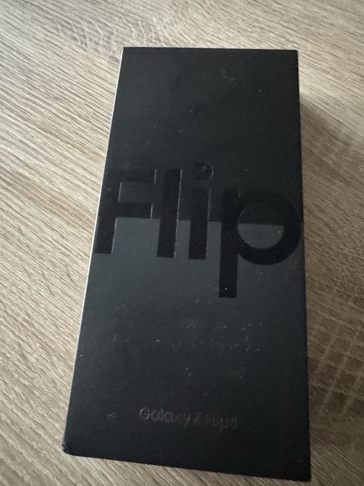 Samsung galaxy Z flip 4 8GB RAM + 128GB ROM