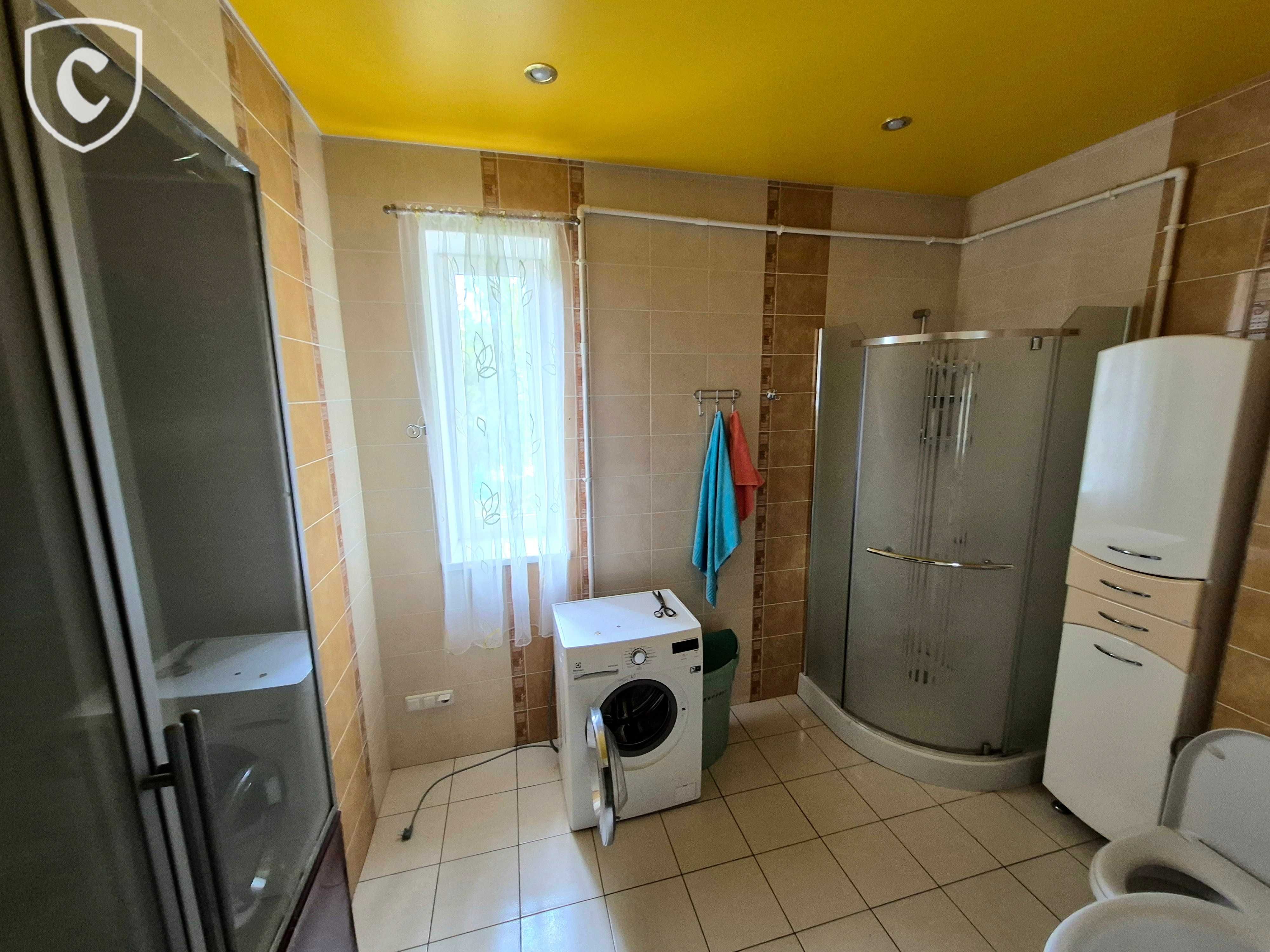 Будинок з басейном , с. Старі Петрівці | 250 м², 15 соток