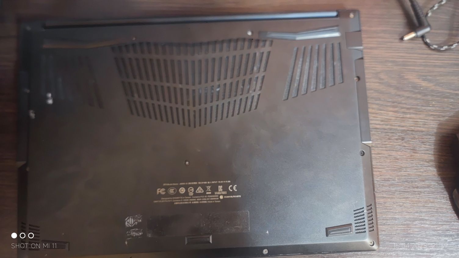 Gigabyte aero 15, RTX 2070 8gb,144hz, 16gb ram ddr4, ssd512 M2,