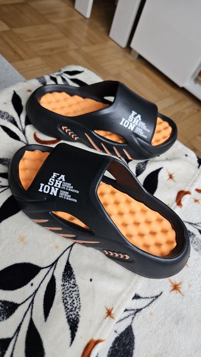 Męskie klapki, basenowe, plażowe z masażem