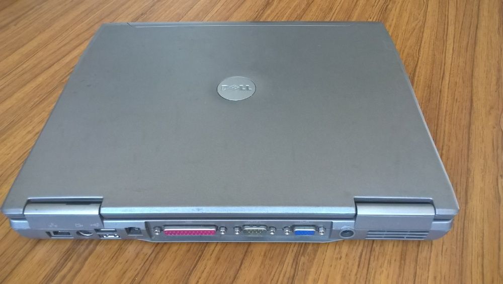 Ноутбук Dell Latitude D 610 працює