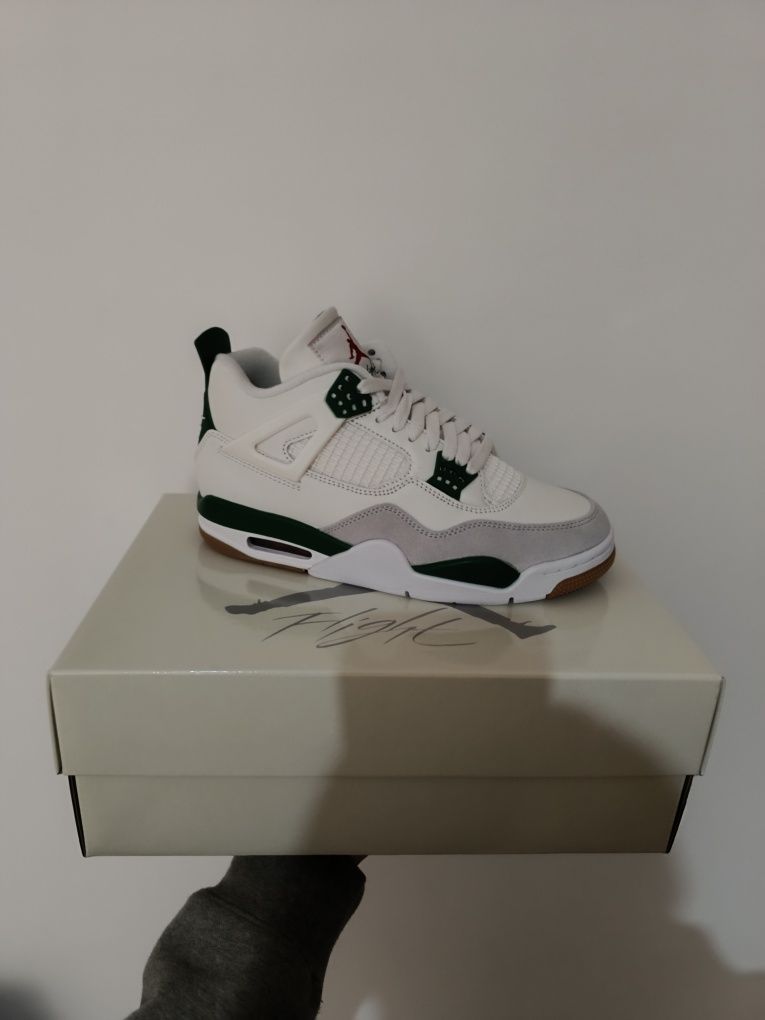 Air Jordan 4 SB Pine Green 38.5