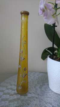 Szklany żółty wazon