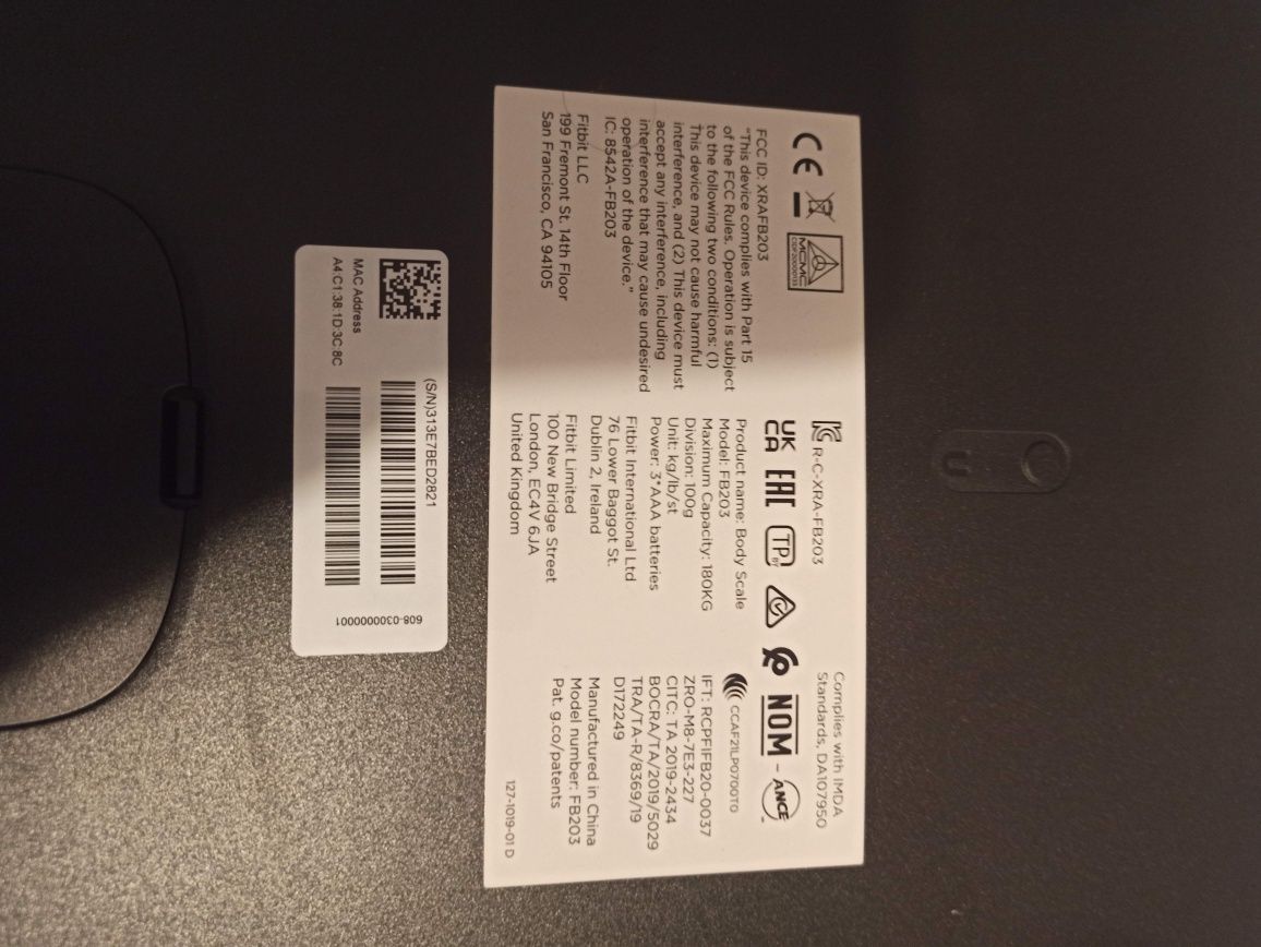 Fitbit waga łazienkowa model FB203