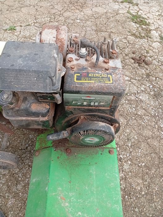 Motoenxada marca LENA