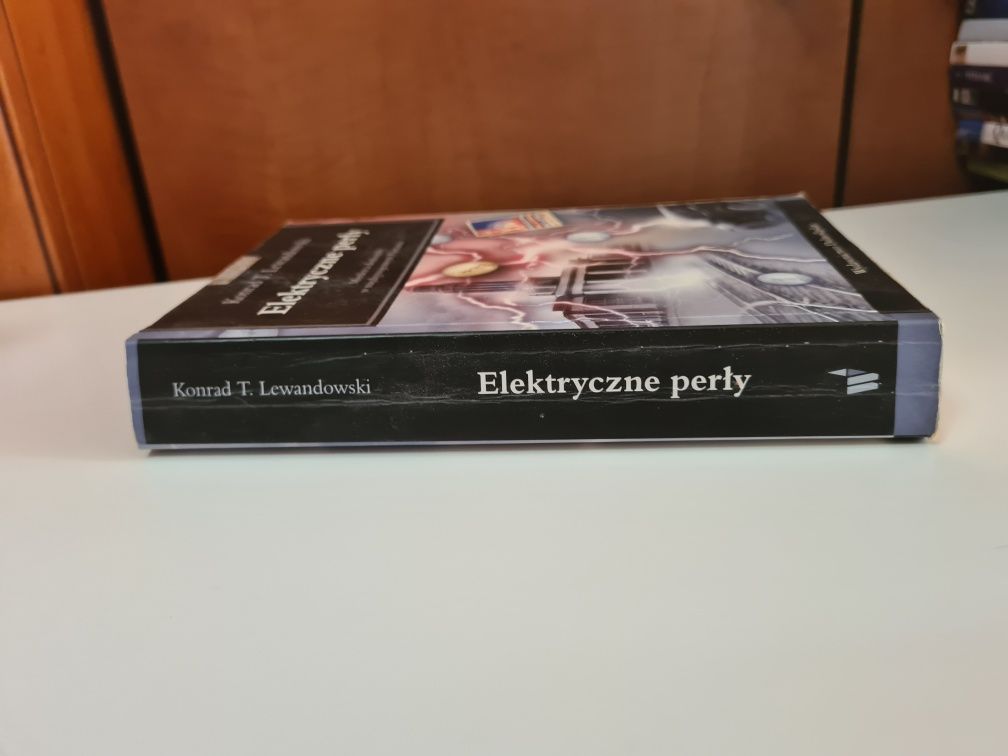 Elektryczne perły - Konrad T. Lewandowski