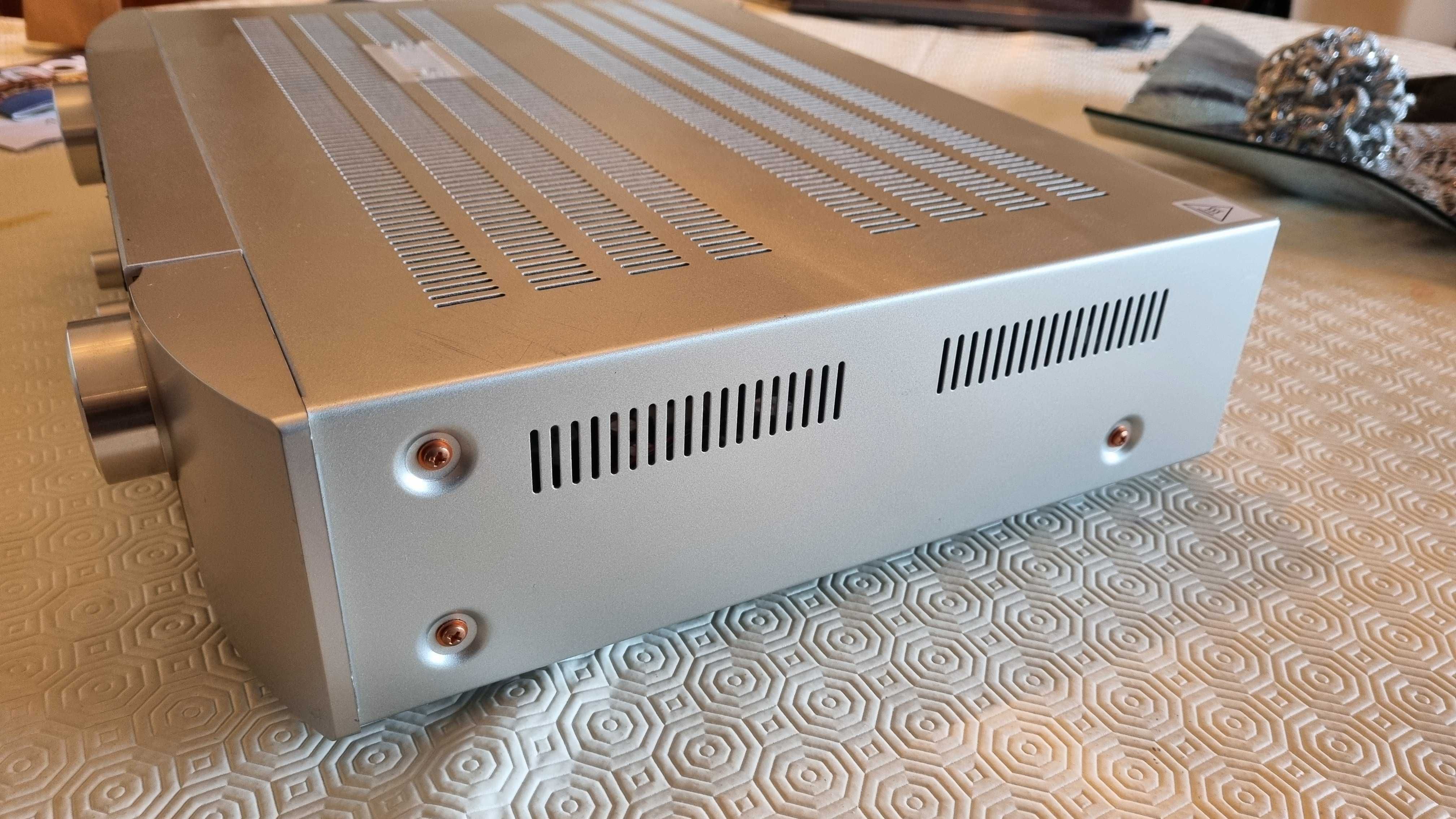 Amplificador Marantz PM6006 UK