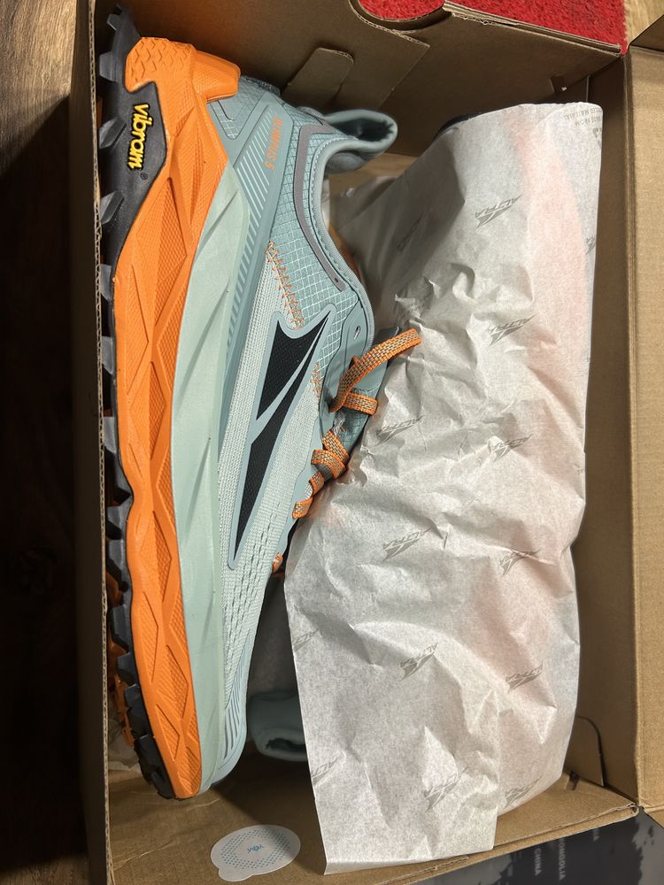 Продам кросівки Altra