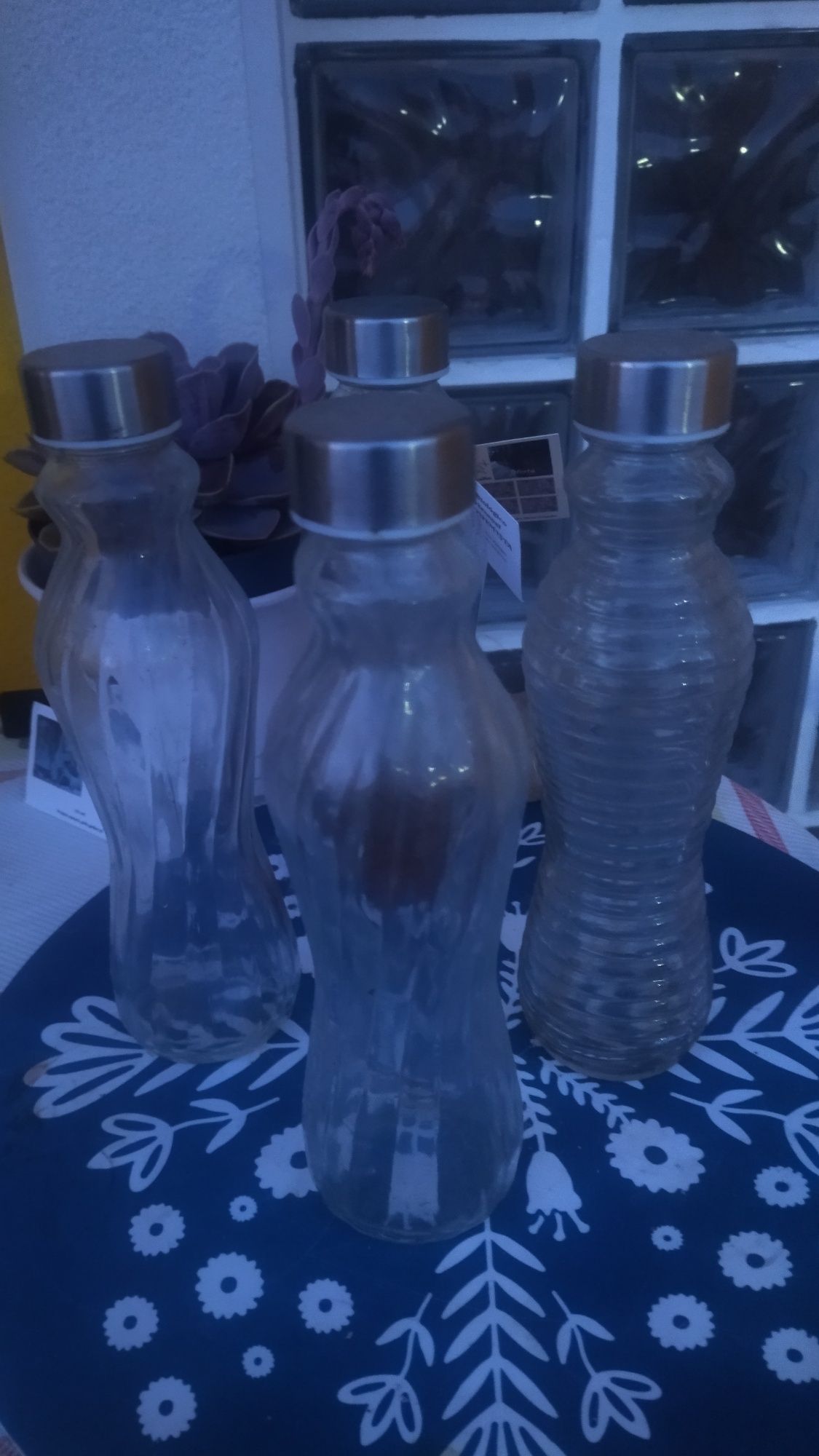 Conjunto 4 garrafas vidro, rolha rosca inox 500 ml