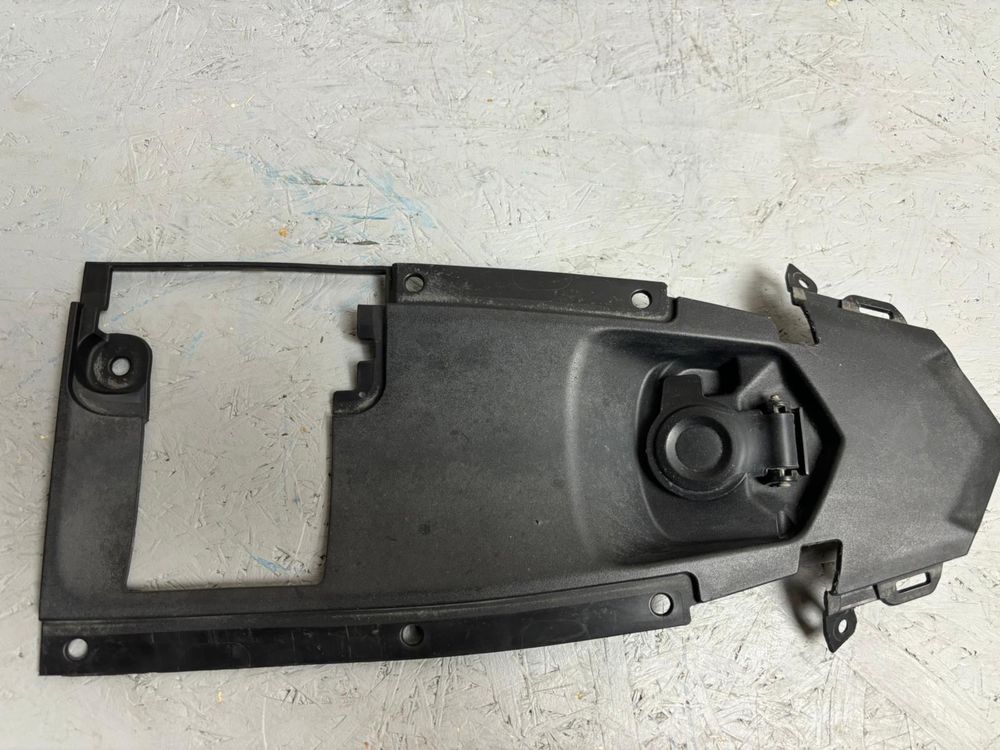 Yamaha MT09 MT-09 Nadkole Wypełnienie Ogona Tył Dolne Osłona Zamka Tył