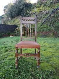 Cadeiras madeira antigas.