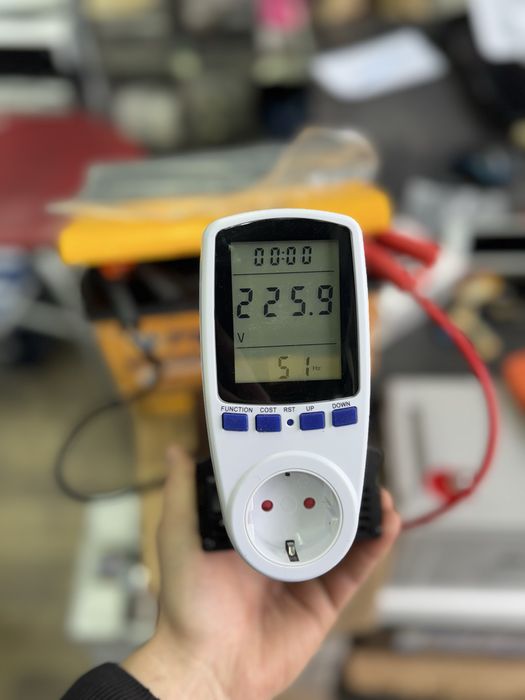 Преобразователь напряжения, автомобильный Инвертор  12V-220V 2000W