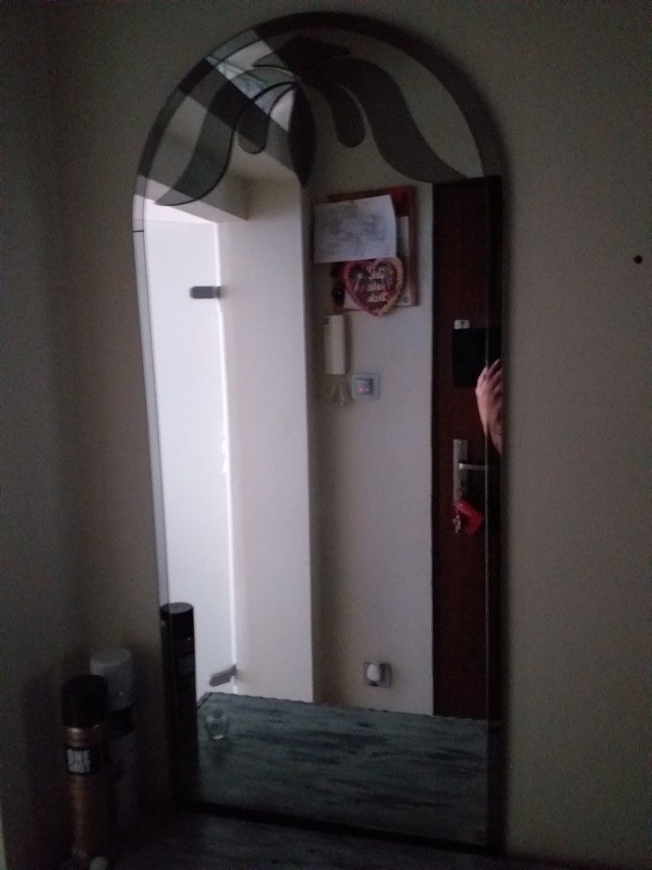 Lustro półowalne fazowane bez ramy z aplikacją  na górze