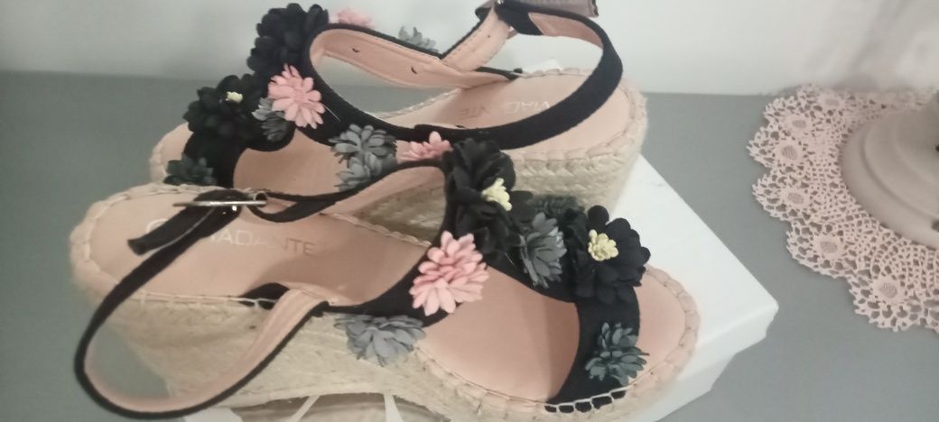 Magníficas sandália de esparto com cunha