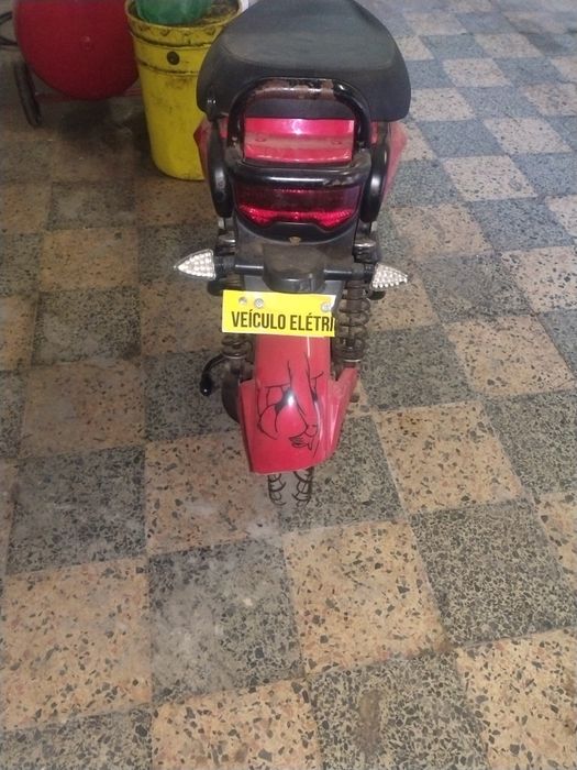 Mota elétrica  penso antiga a funcionar na perfeição