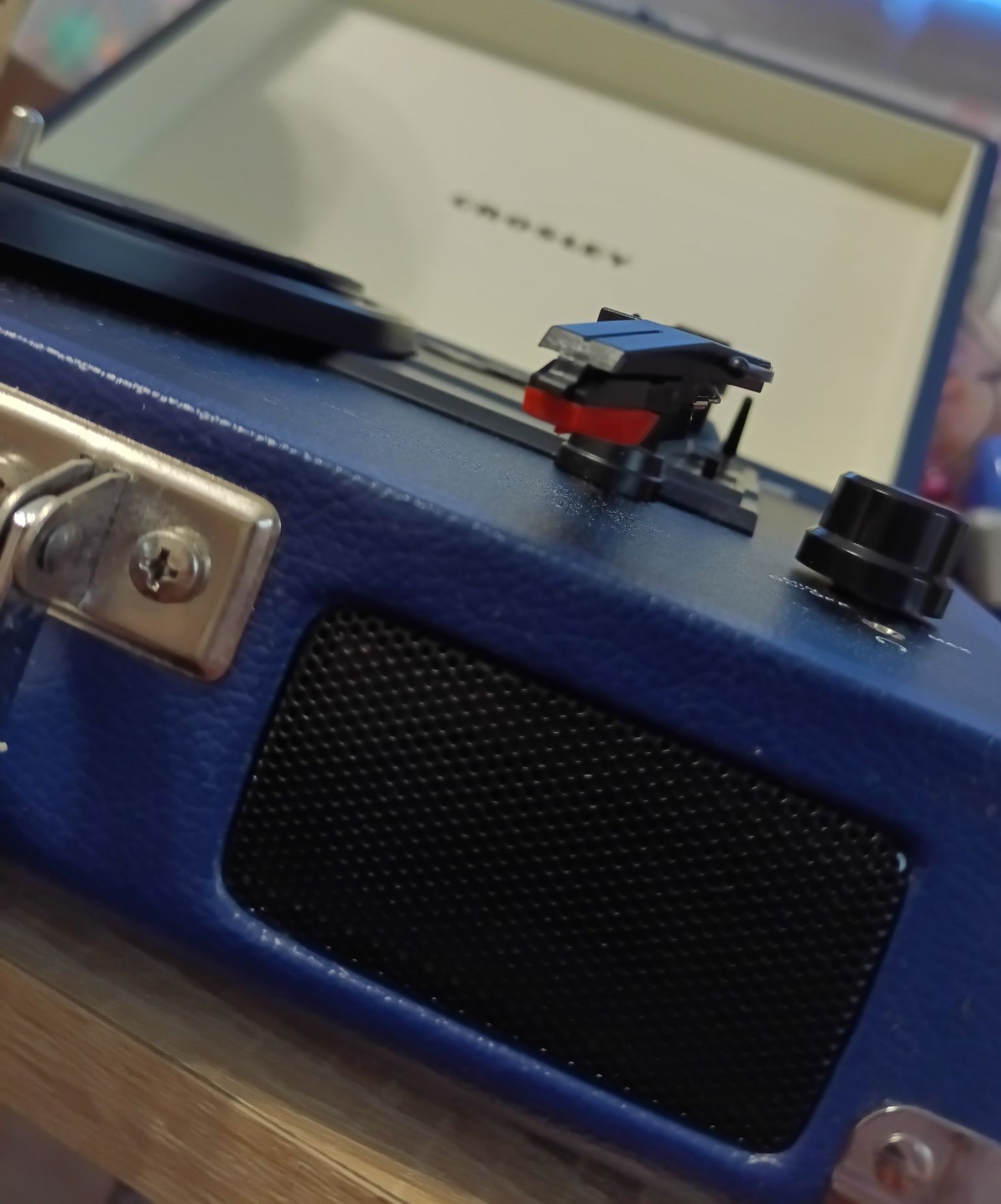 Продається вініловий програвач Crosley CR8005A Cruiser