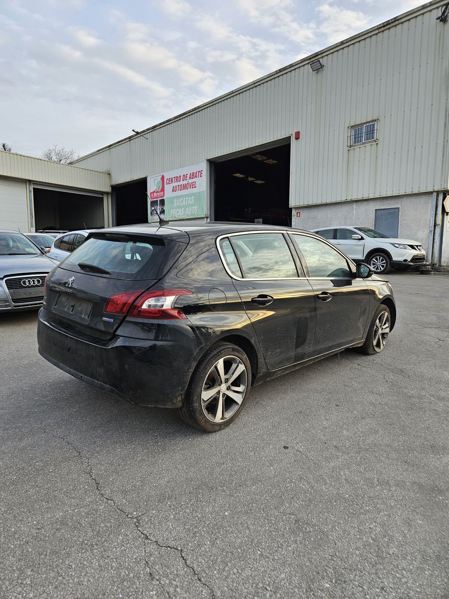 Peugeot 308 II 1.6 BlueHDi de 2016 para peças