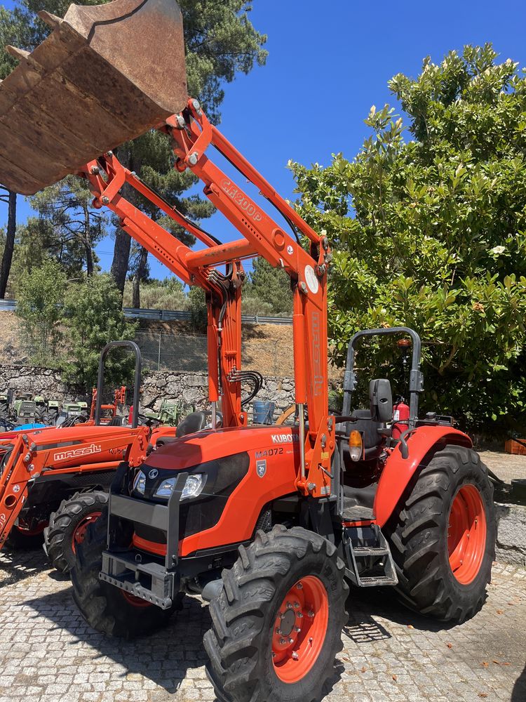 Kubota M4072DT ( semi-novo)