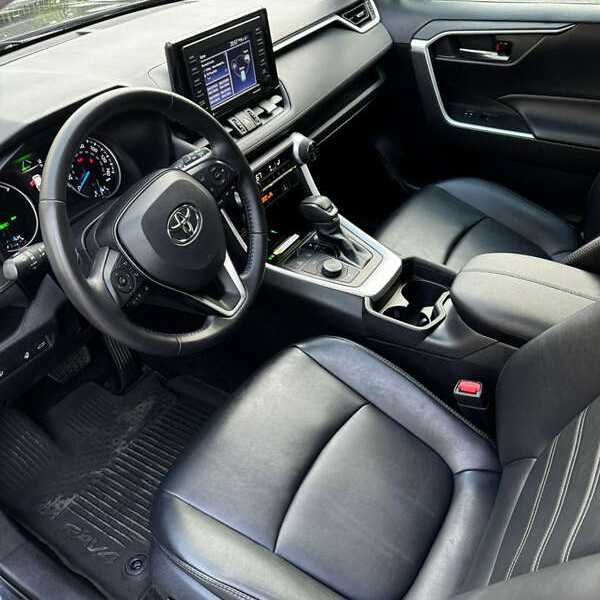 Toyota RAV4 XLE Premium 2021