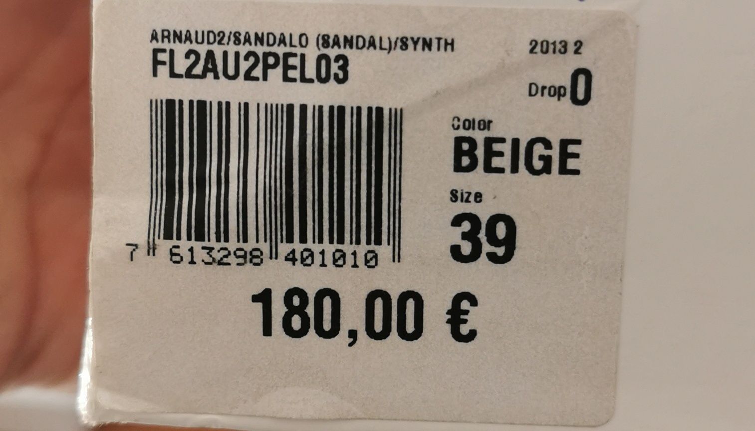 Beżowe sandałki na platformie i szpilce marki Guess 39