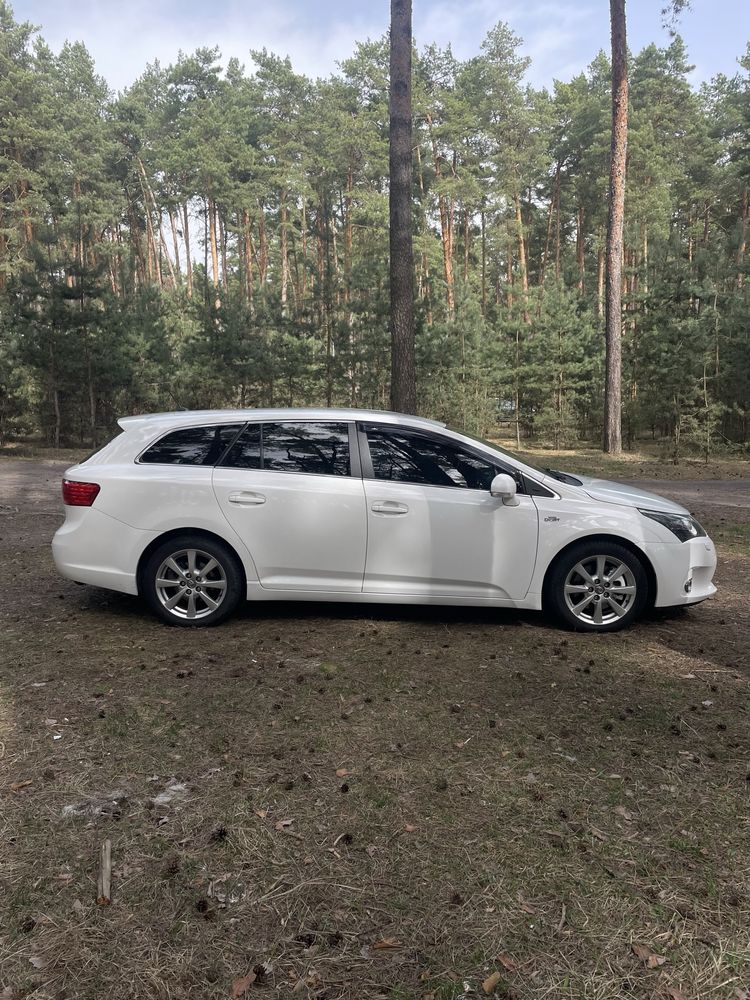 Toyota avensis 2.2