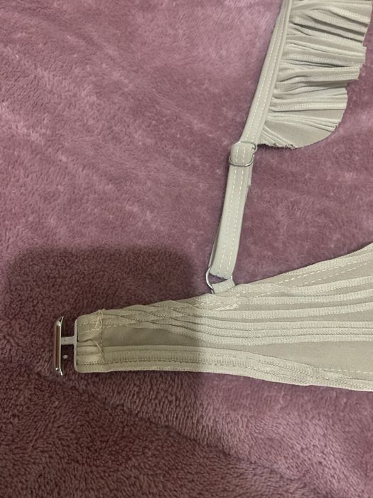 Bikini “Shein” tamanho S bege tipo plissado novo a estrear