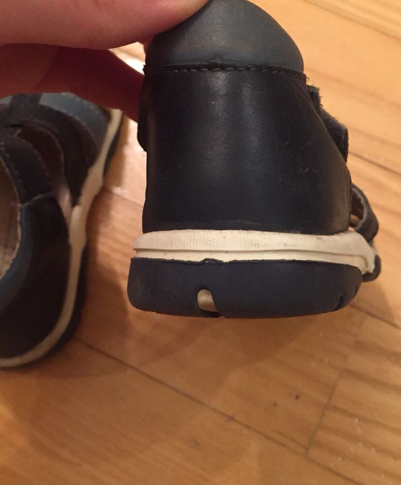 Кожаные фирменные сандали(босоножки).стелька 13 см,размер 20.