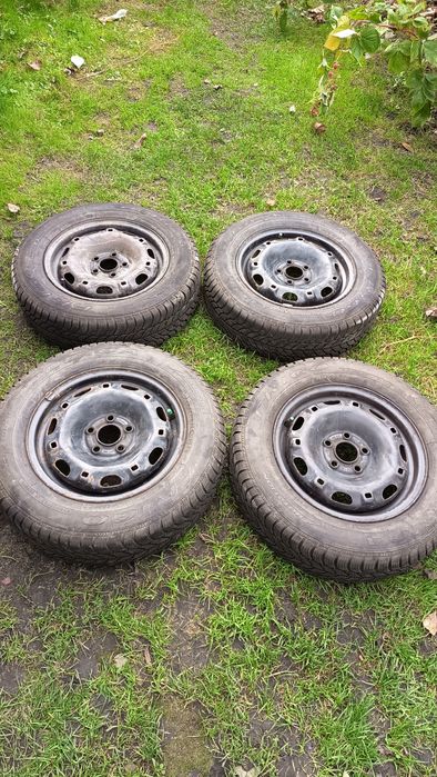 Zimowe opony 14 cali z felgami VW