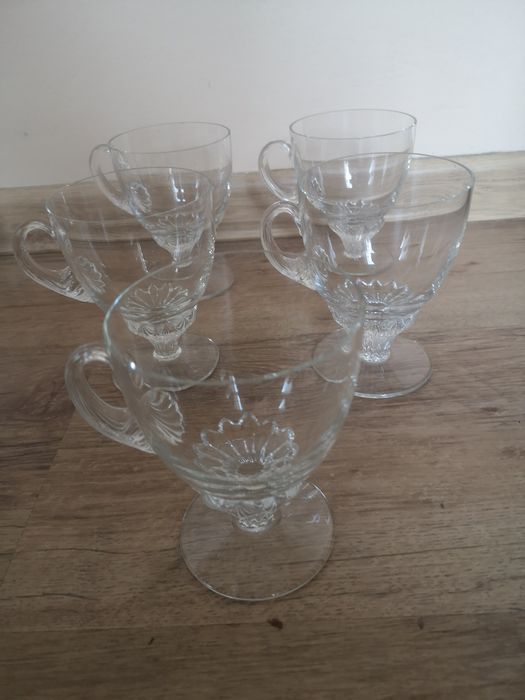 Szklane puchary z czasów PRL