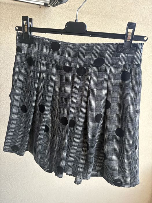 Calções com xadrez e bolinhas