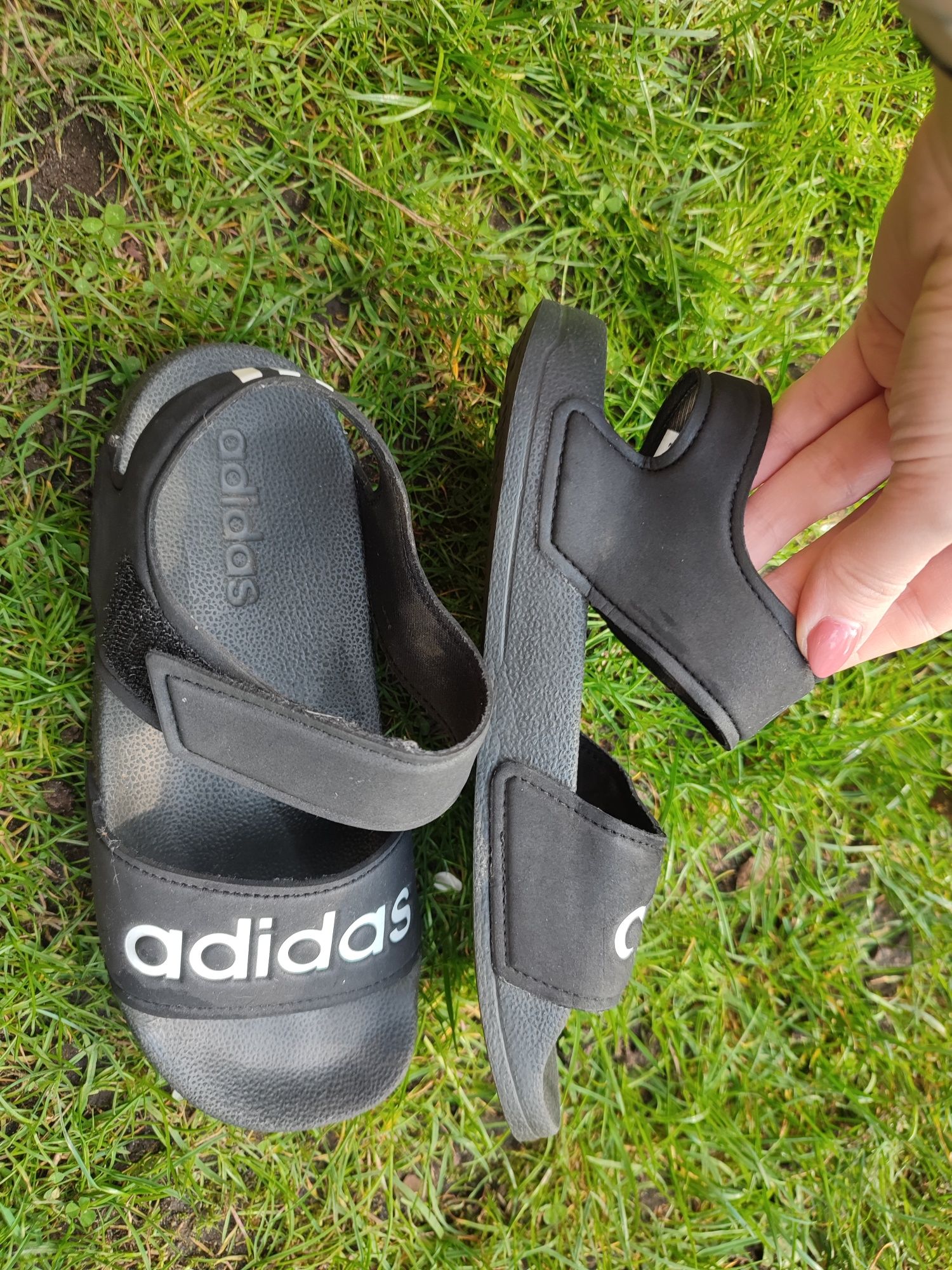 Sandały adidas z pianki czarne 34 sandałki dziecięce lekkie