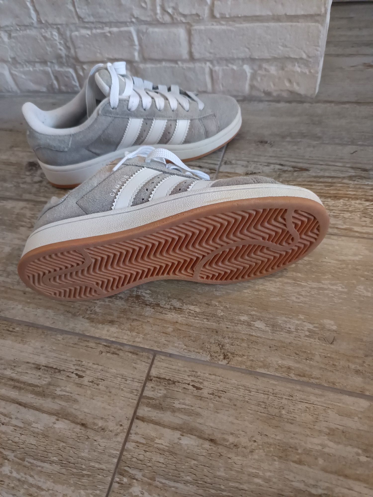 Tênis adidas campus