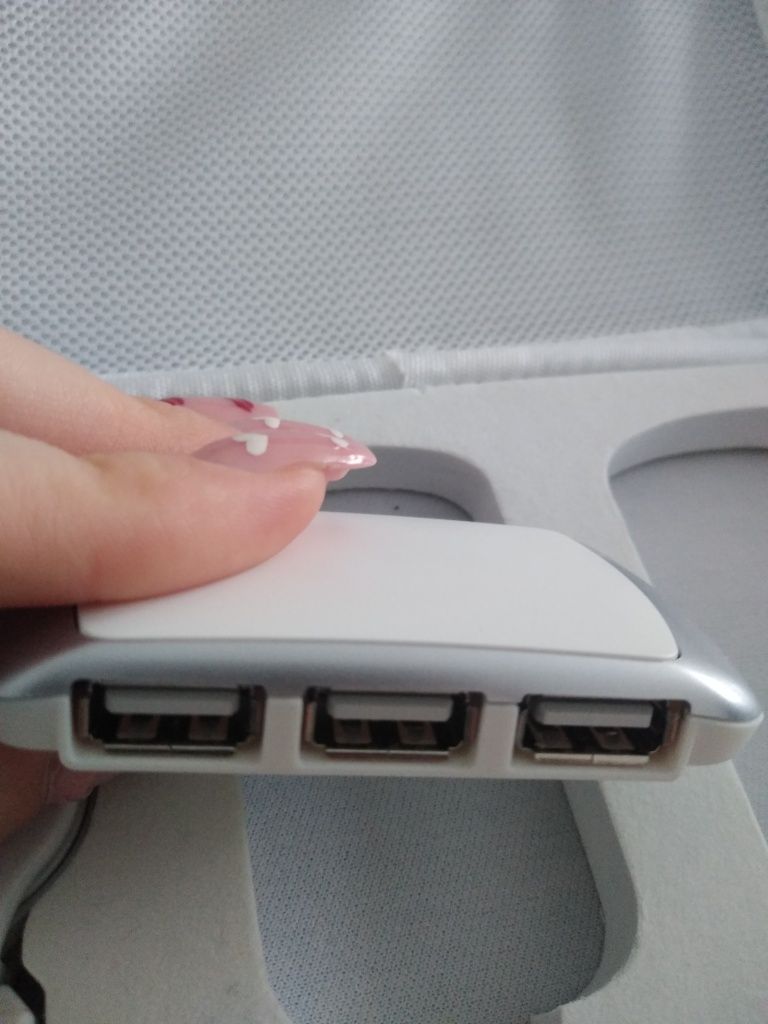 4 Ports USB HUB.