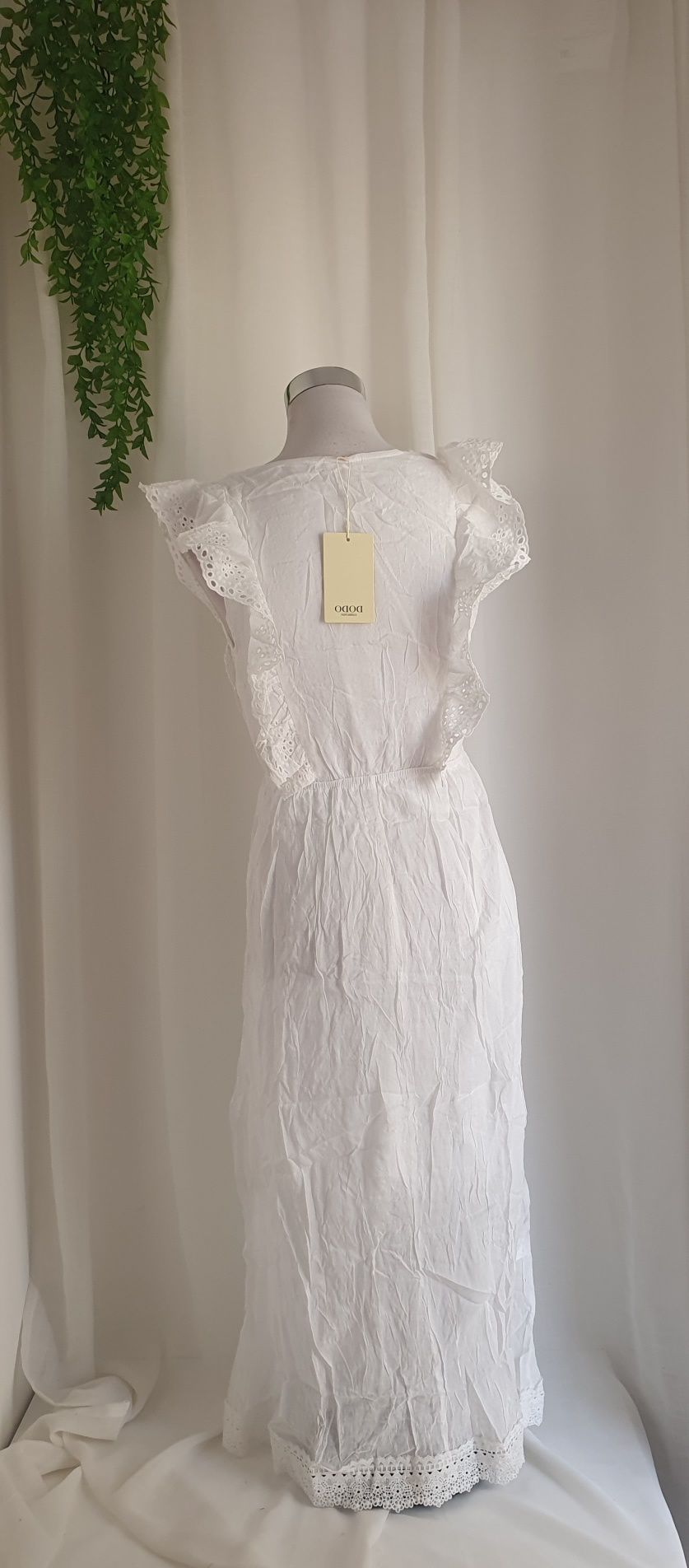 Vestido branco com bordado inglês