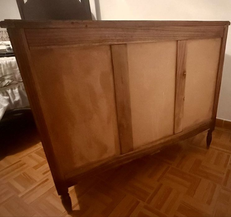 Cómoda de madeira antiga