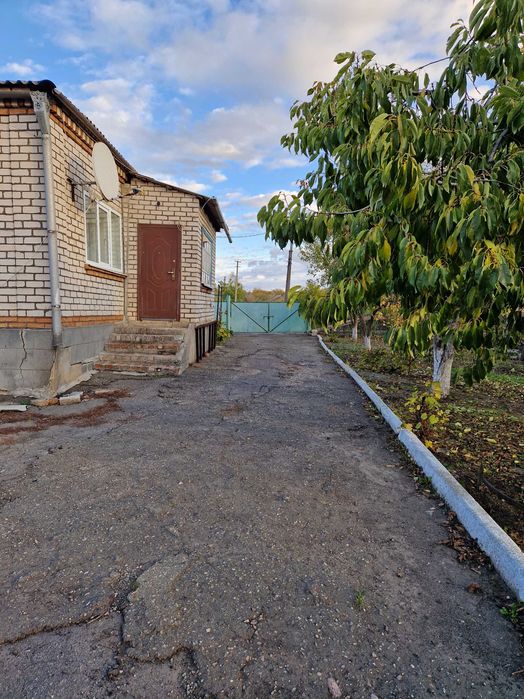 Продам добротний будинок з укриттям в смт Устинівка Кіровоградська обл