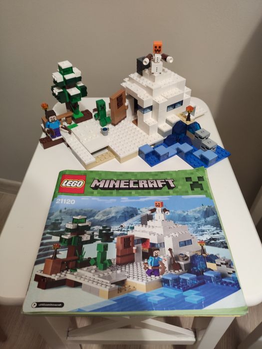 Klocki LEGO Minecraft 21120 Śnieżna kryjówka kompletne