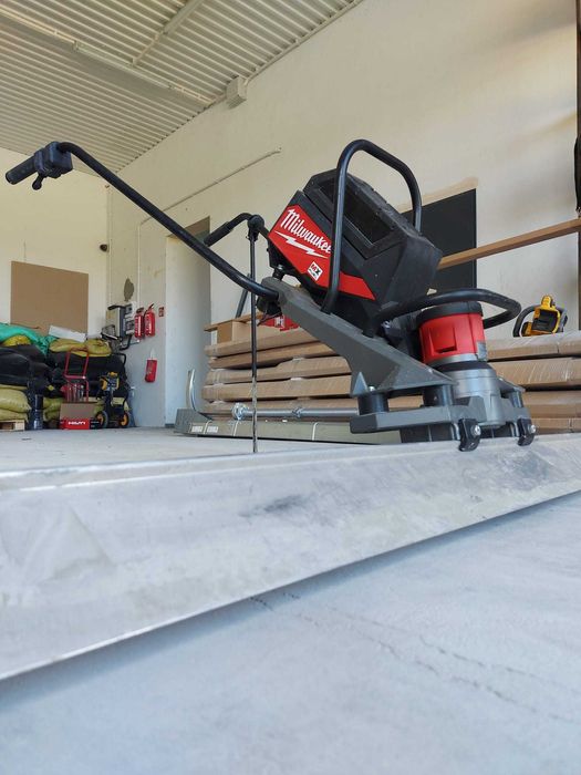 Wynajem zacieraczka do betonu, listwa wibracyjna do betonu