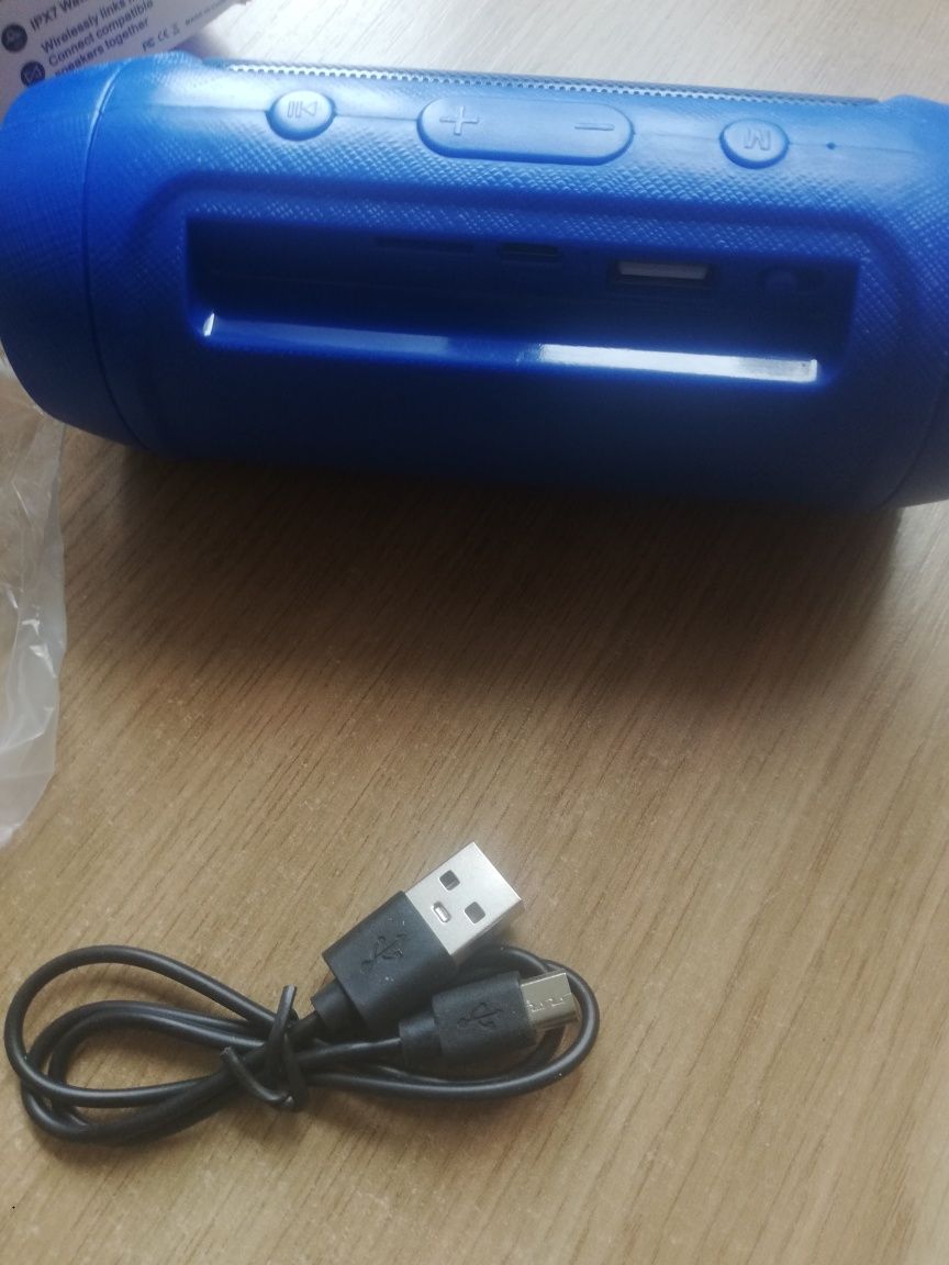 Głośnik blutu i radio.
