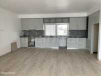 Moradia NOVA com Garagem e Piscina