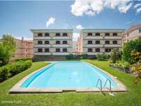 Apartamento T1, situado num condomínio privado com piscina e jardim...