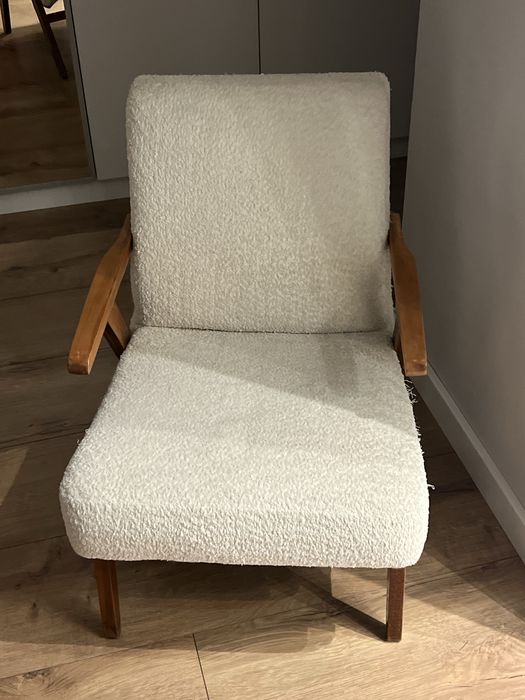 Fotel vintage z PRL po renowacji – biały