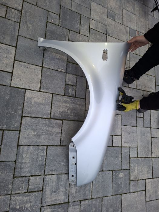 Vw golf 4 iv blotnik przedni prawy srebrny la7w