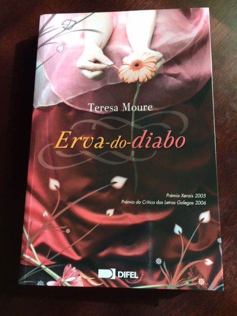 Livro "Erva-do-diabo", de Teresa Moure