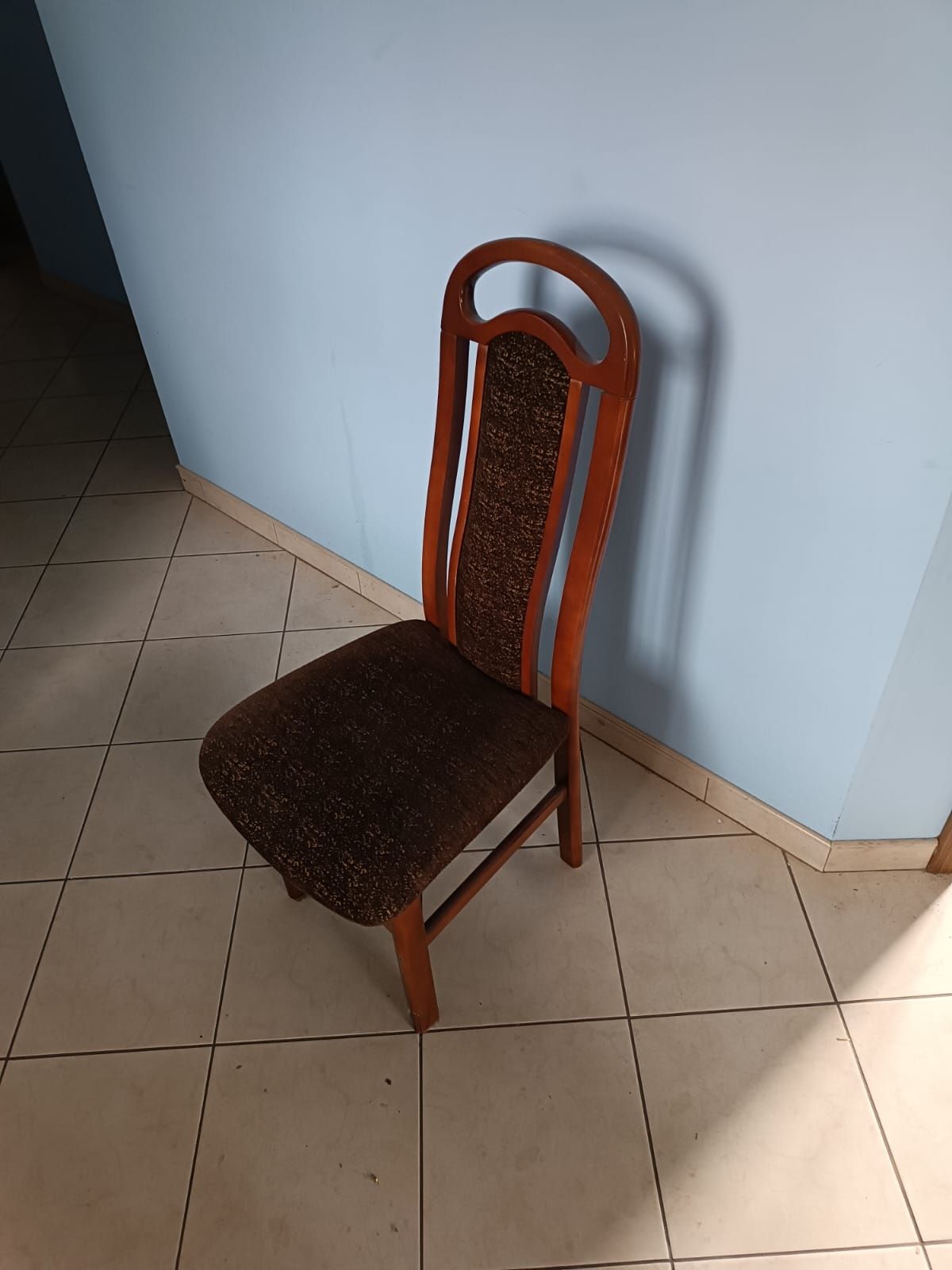 Stół z krzesłami